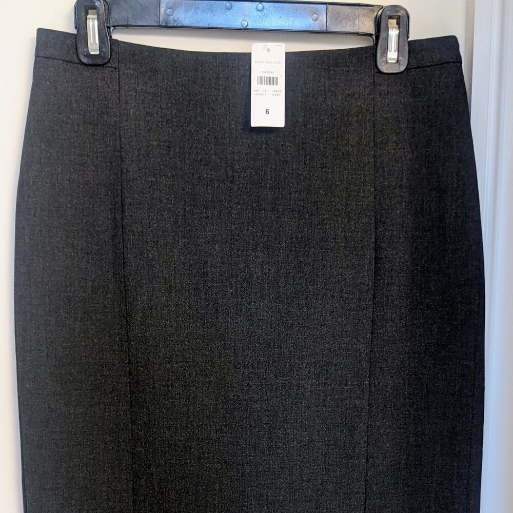 Ann Taylor Seamed Pencil skirt, charcoal, size 6 - NWT